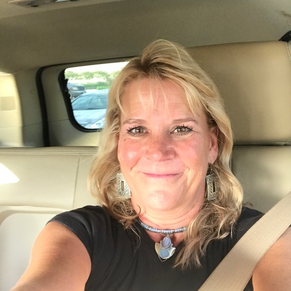 Meet your Posher, Shari - Picture 1 of 1